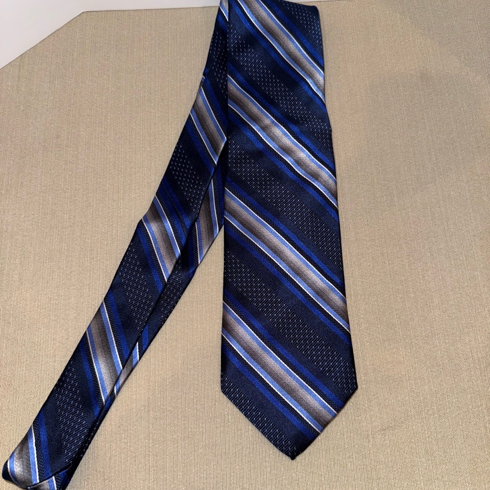 Robert Talbott Nordstrom Best of Class Black Blue Striped Necktie NWT Hand Sewn